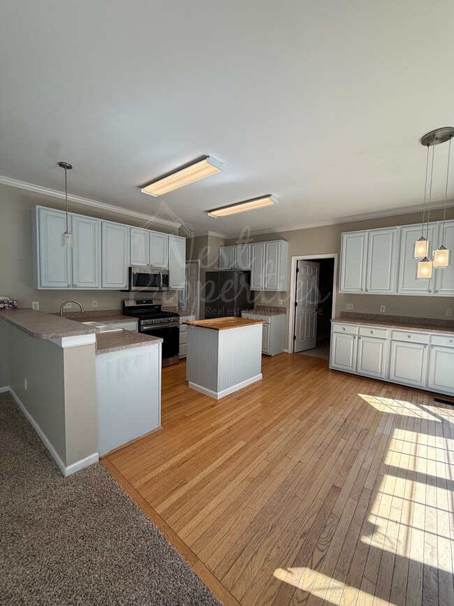 Photo - 208 Saints Creek Ln