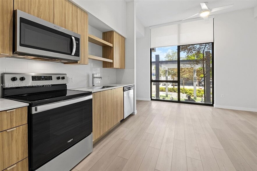Photo - 555 NE 8th St