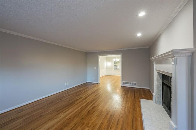 Photo - 4648 Calumet Cir NW