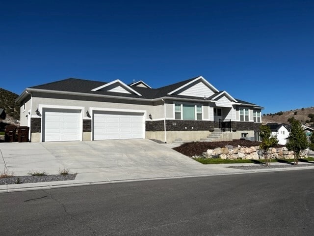 7181 N Skyview Ln Unidad Main Floor