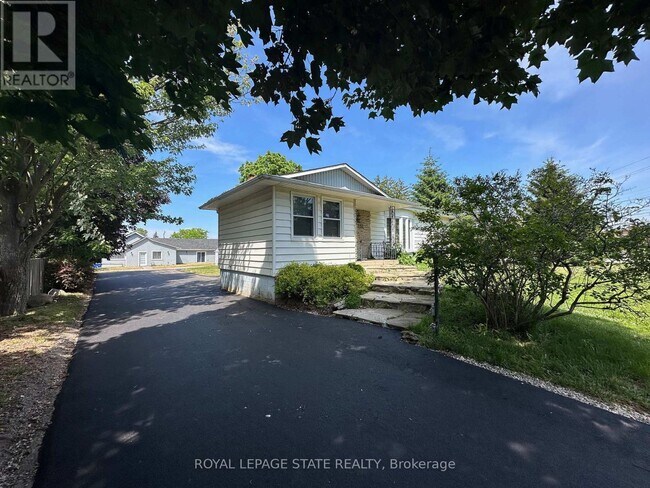 Photo - 251 King St E