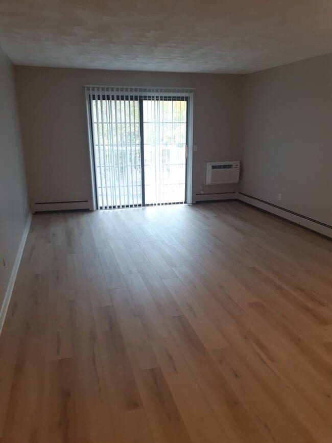 Building Photo - RIVERSIDE CHATEAU ASSOCIATES LP Unit 317