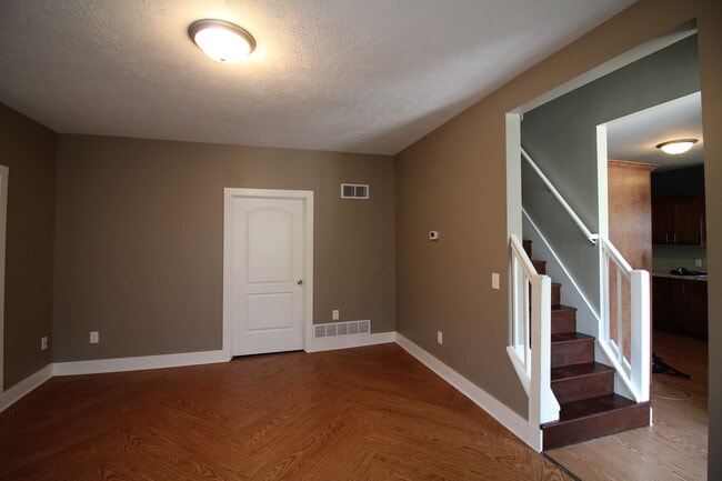 Sala de estar - 858 Dayton St SW