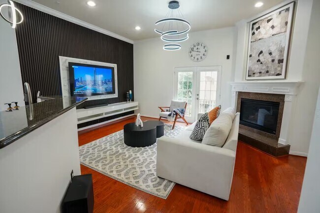 Photo - 5625 Dolores St