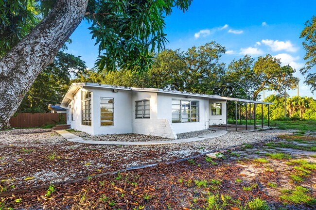 Photo - 3360 N 57th Dr