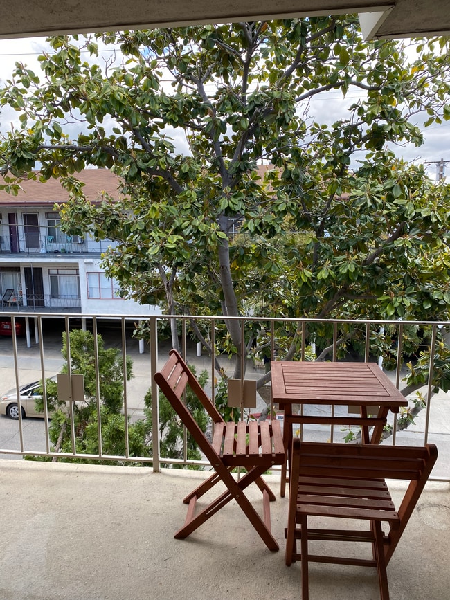 Photo - 1169 N Curson Ave Unidad 7