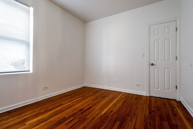 Photo - 6923-25 S Indiana Ave Chicago, IL 60637