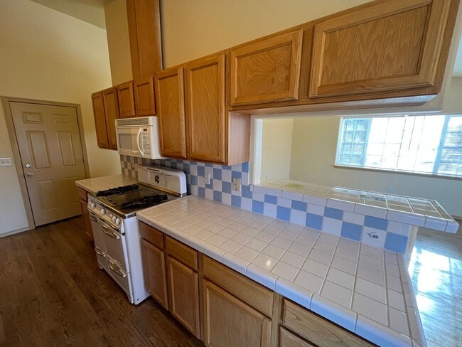 Photo - 3 Bed/2 Bath Single Level Home in NE Bend - Fully Fenced Backyard