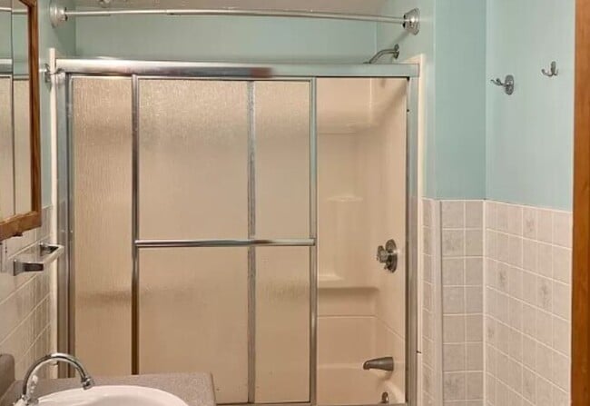 Building Photo - Come Rent This Lovely Home