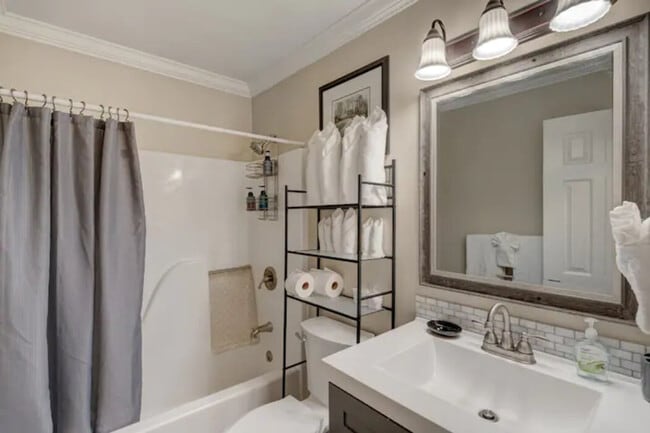 Photo - 2201 1/2 Summit Street-SI ID1388443P Unit SI ID1388443P