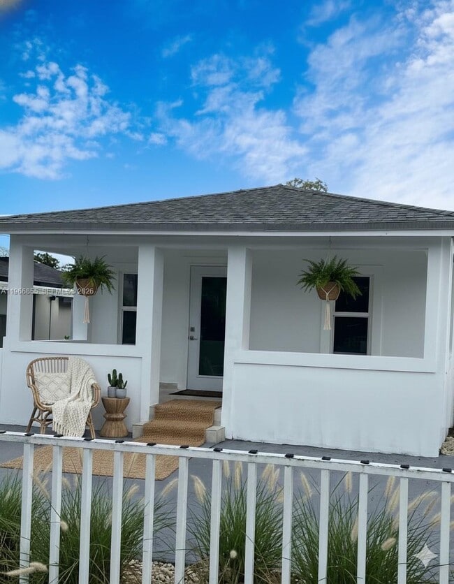 Building Photo - 81 NW 44th St Unit 2