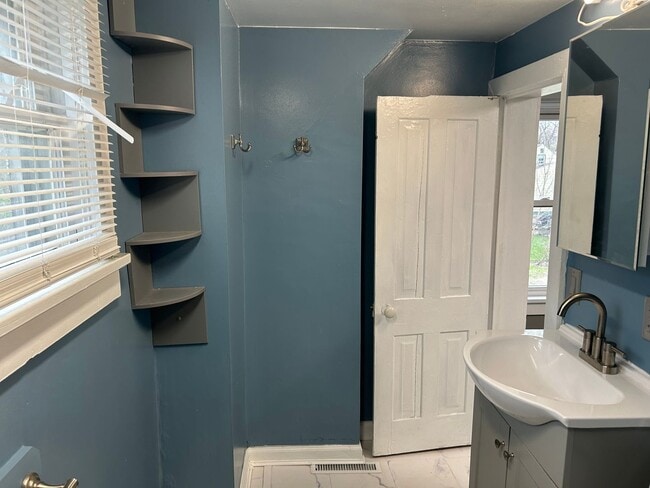 Photo - 1 Bedroom 1 Bath Upstairs Apartment Unit 1 - Upstairs