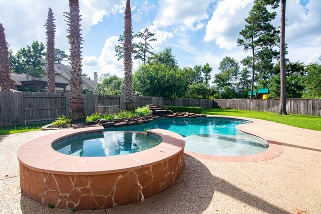 Photo - 34 Canoe Bend Ct