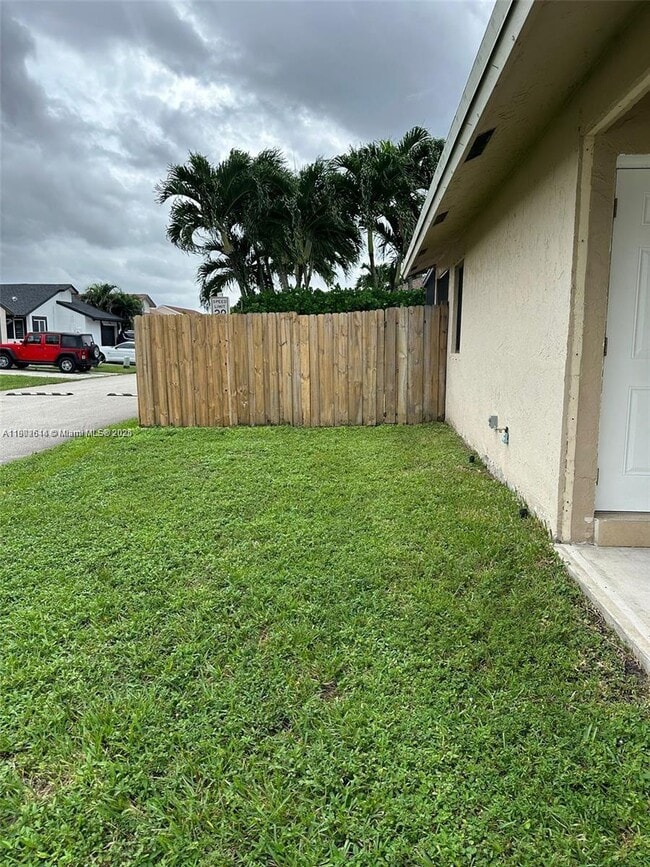 Photo - 11000 SW 10th Ct