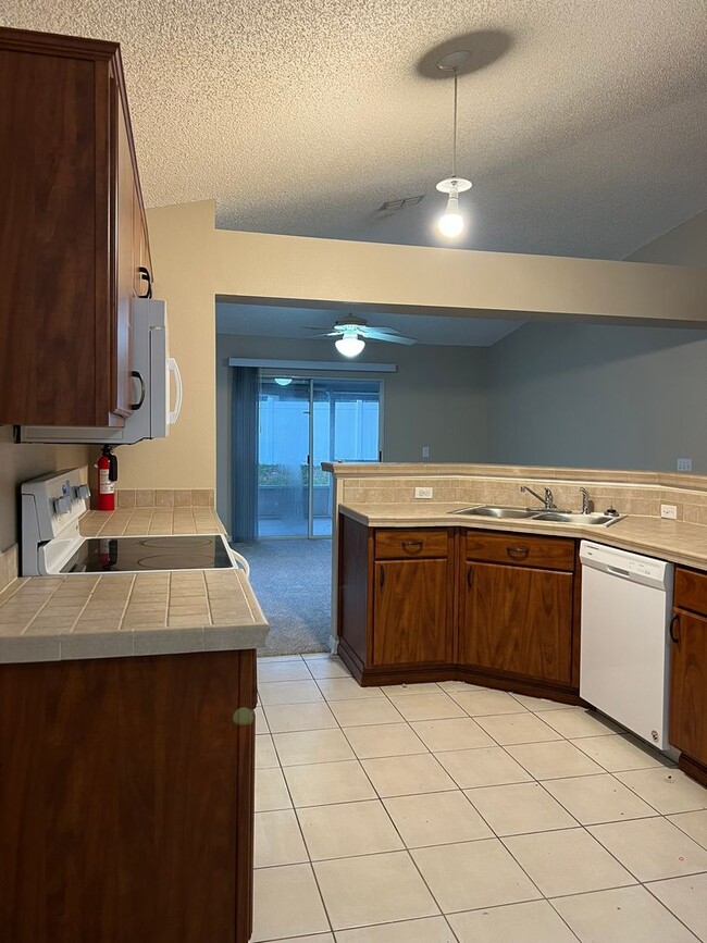 Photo - Beautiful 4/2 with 2 Car Garage in the Wek...