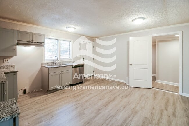 Photo - 310 Brown Pl
