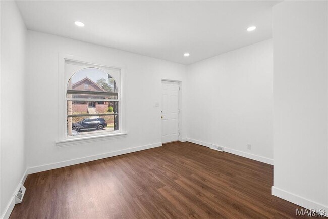 Photo - 4936 Shaw Ave