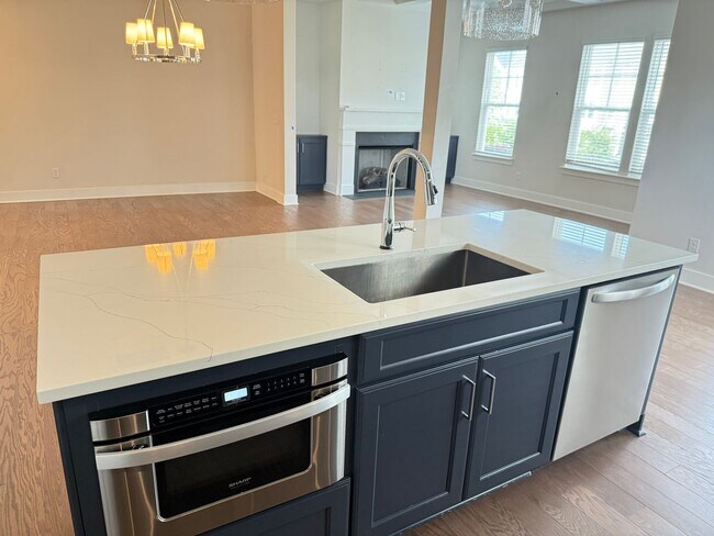 Photo - Spacious Modern End-Unit Davidson Townhome - Lake Davidson Access