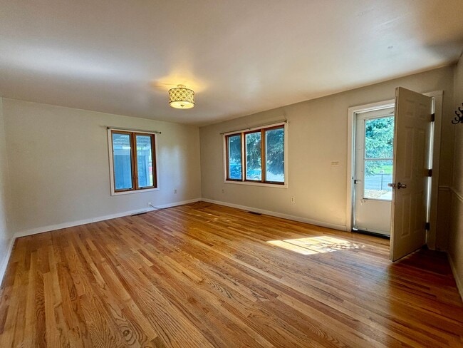 Photo - Pet friendly 3 bed, 2 bath Duplex - next to park, quiet neighborhood!