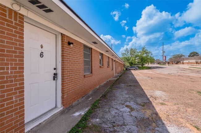 Photo - 2809 Sam Houston Ave Unit 6