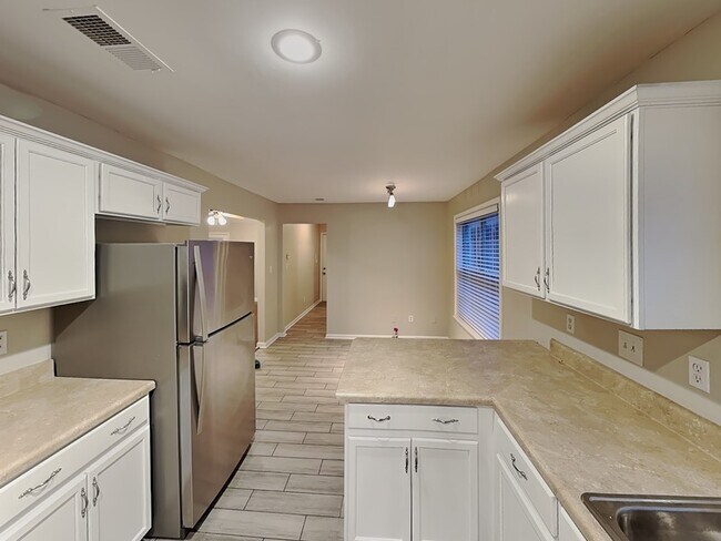 Photo - 1253 Travers Ln