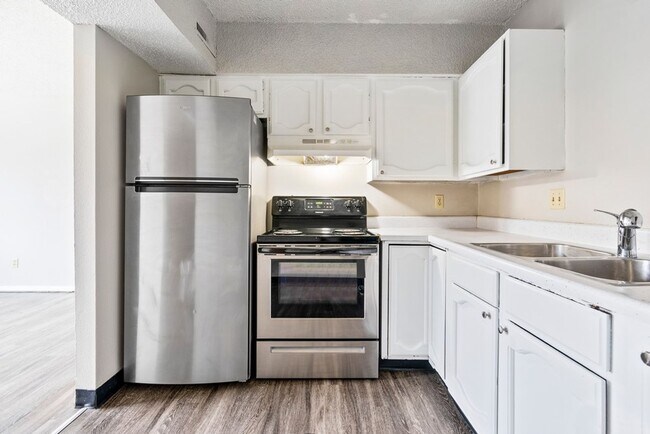 Leavitt Park Apartments - Waterloo, IA
