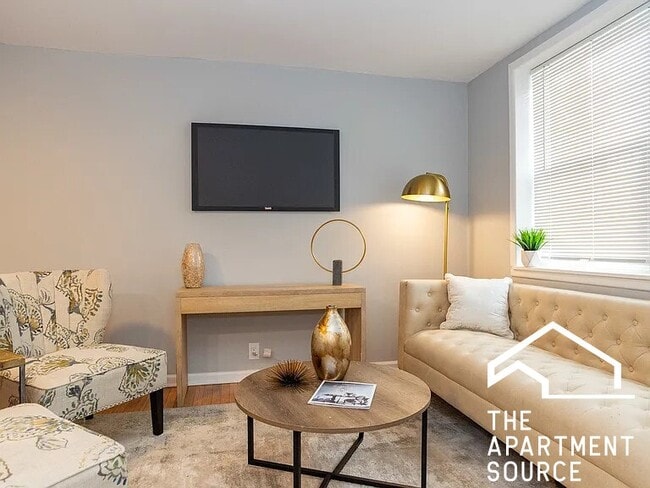 3729 N Clifton Ave Unit 1R