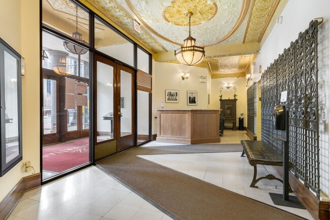 Photo - 431 S Dearborn St