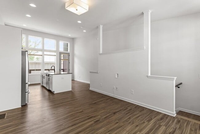 Photo - 916 Brees Ct