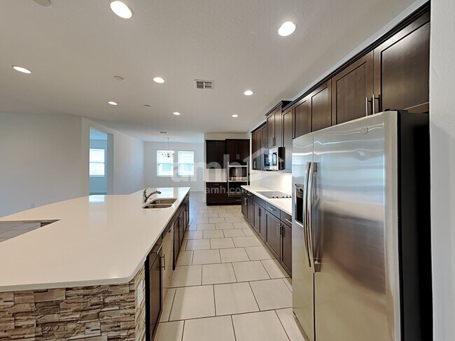 Photo - 1808 Henley St