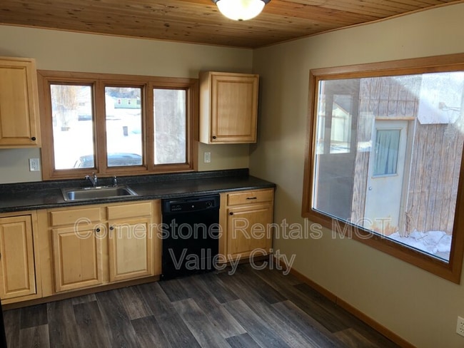 Photo - 424 6th Ave NE