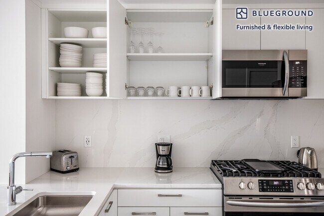 949 1st St SE Unit SI FL12-ID706
