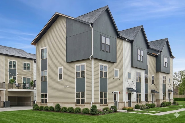 Building Photo - New Construction 3BR/2.5BA Townhome with Attached Garage in Oak Forest, Make your move less expen...