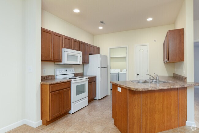 2BR, 2BA - 1,065SF - Kitchen