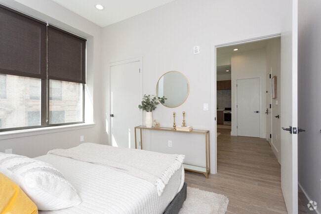 1 BR, 1 BA 624 SF Bedroom