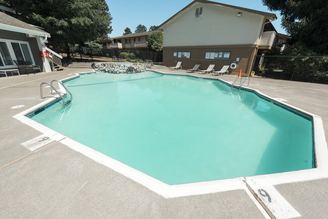 Fox Pointe - Templeton Property Management, NFN Investments - Fox Pointe