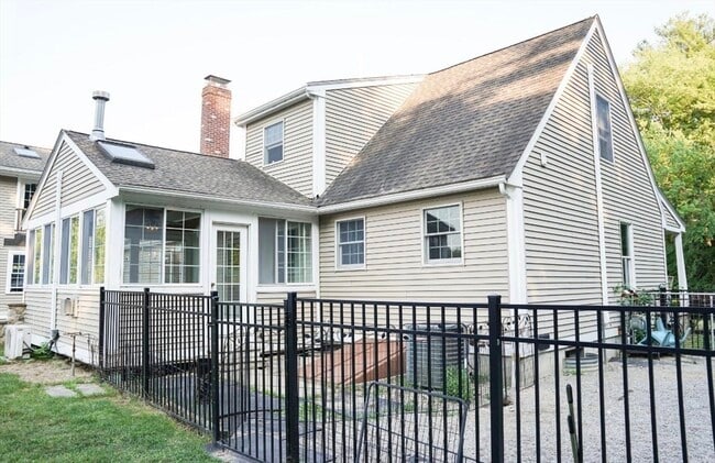 Photo - 241 New Bedford Rd