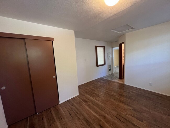 Photo - 412 NW Manzanita Ave Unit B