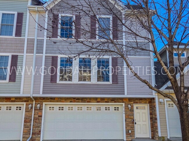 Building Photo - WINTER SPECIAL!! $1425 for a 2 Bedroom, 2.5 Bath Townhome in Urbandale near the walking trails!!!