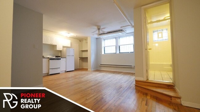 Building Photo - 654 W Cornelia Ave Unit 656-22