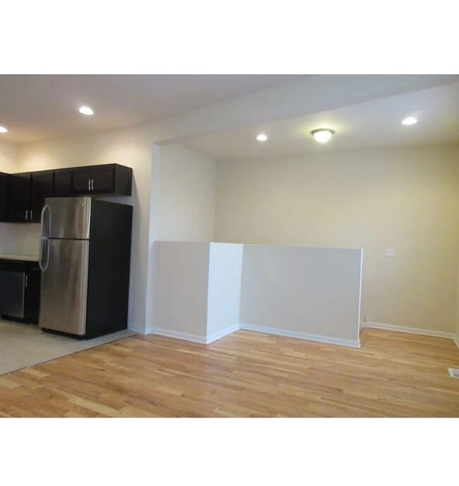 Building Photo - 3811 W Hirsch St Unit 1