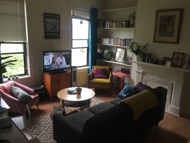 Área de estar - 434 S Pacific Ave