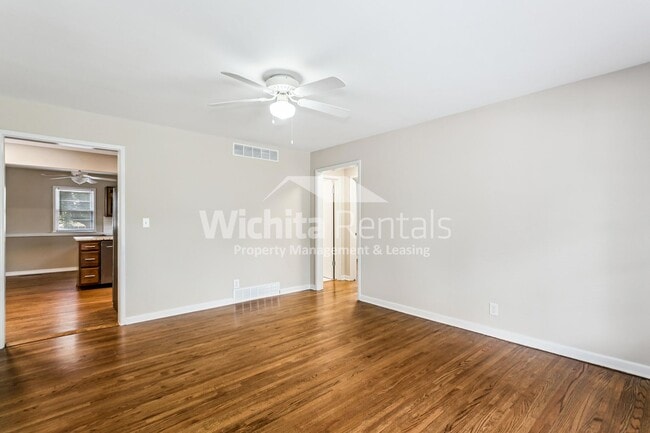 Photo - 2110 Haskell St