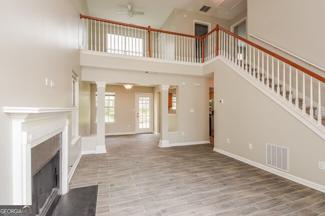 Photo - 412 Windstream Dr SW