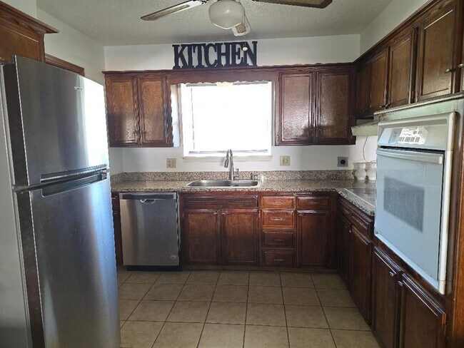 Photo - 5800 Kingston Rd