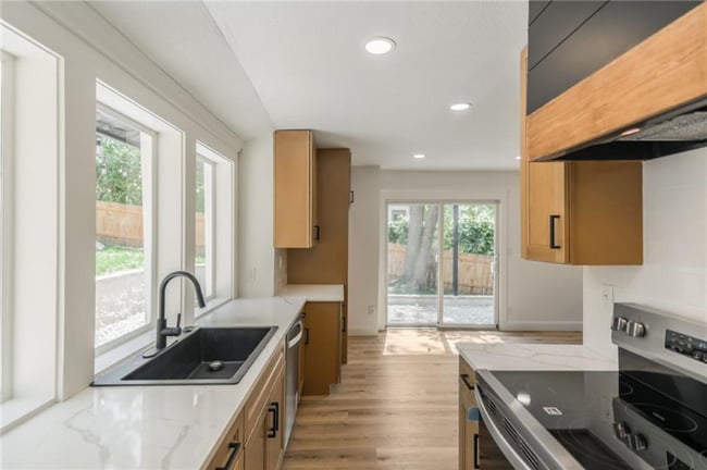 Photo - 4635 Genessee St