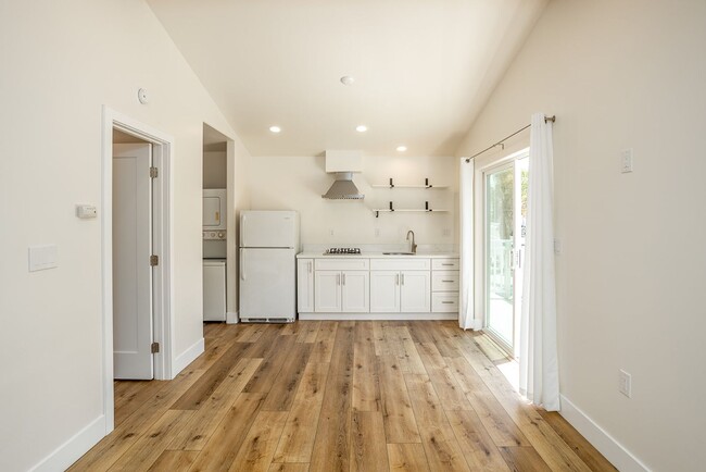 1 Bedroom in Oceanside! - 1 Bedroom in Oceanside! House