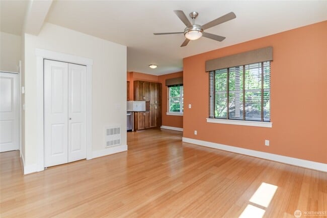 Photo - 2Bd/2.5Ba Issaquah Home