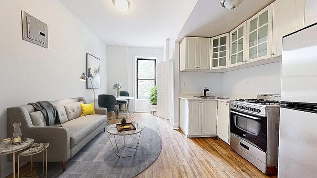 Building Photo - Central Park West