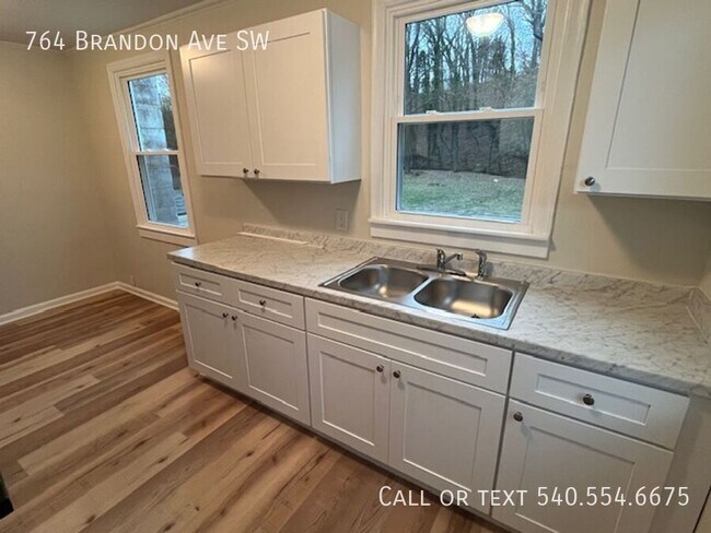 Photo - 764 Brandon Ave SW